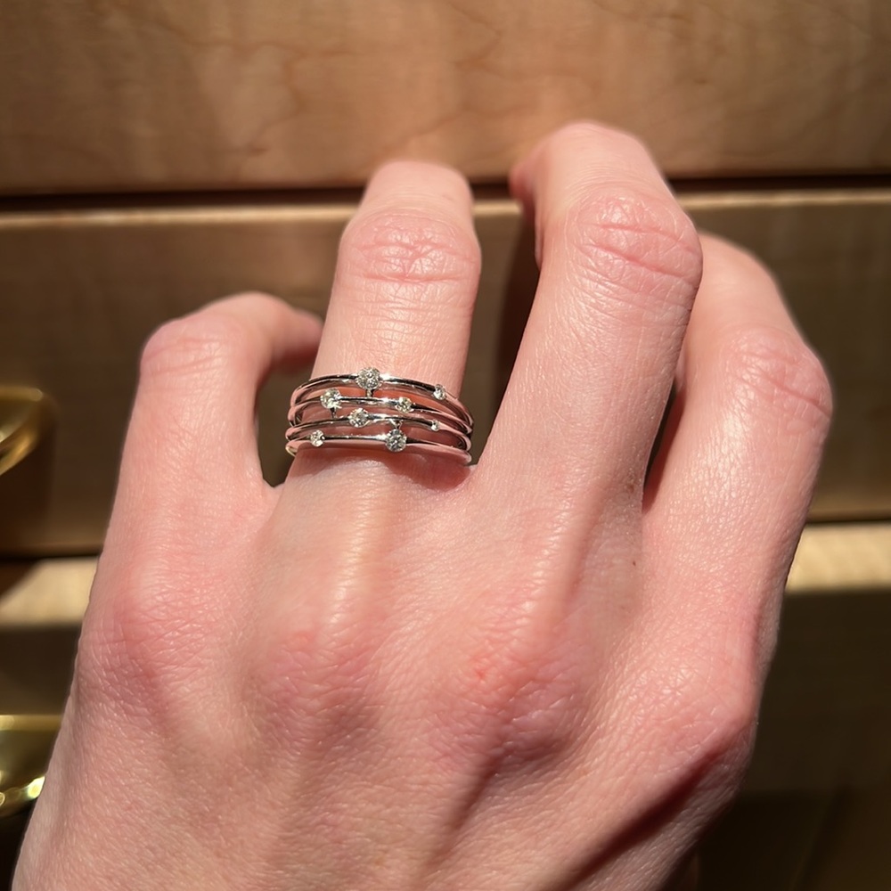 GORGEOUS! Never Worn! Stunning Scattered Diamonds Ring in 10k White Gold!